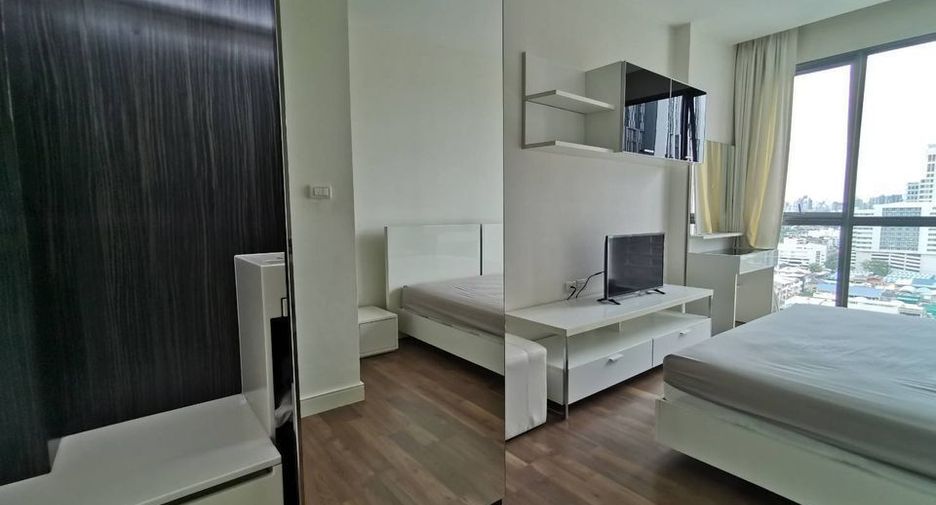 For rent 1 bed condo in Phra Khanong, Bangkok