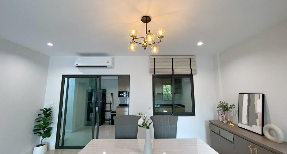 Casa en alquiler de 3 habitaciones en Bang Phli, Samut Prakan