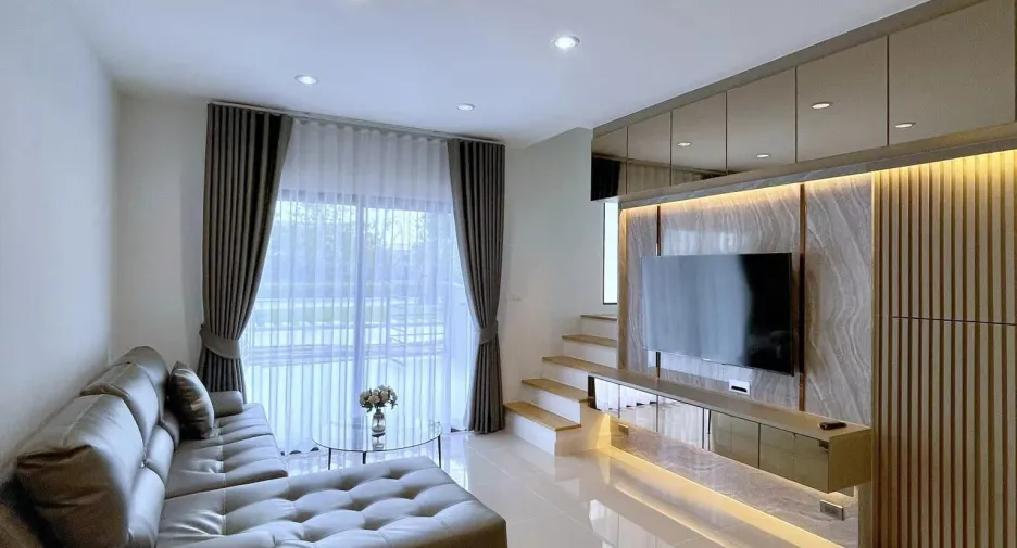 Casa en alquiler de 3 habitaciones en Bang Phli, Samut Prakan