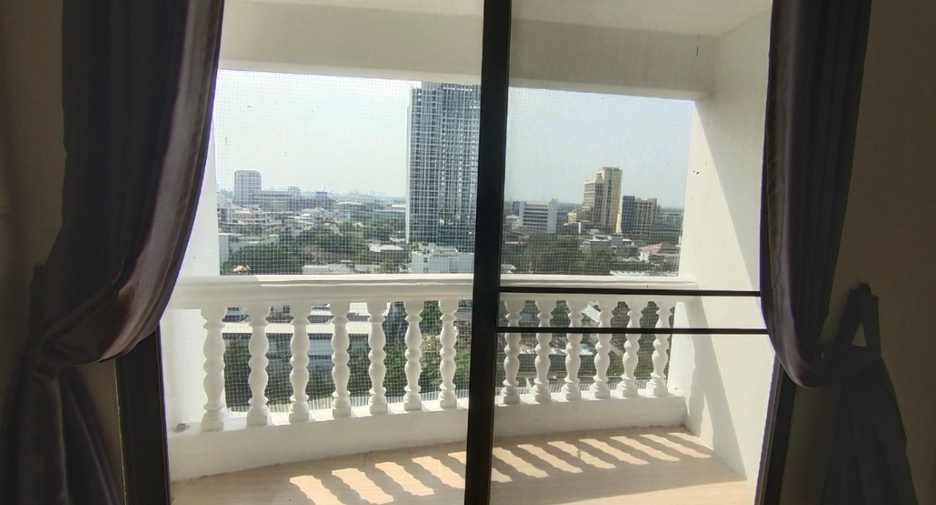 For rent 2 bedrooms condo in Khlong Toei, Bangkok