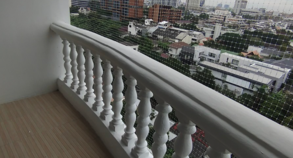 For rent 2 bedrooms condo in Khlong Toei, Bangkok
