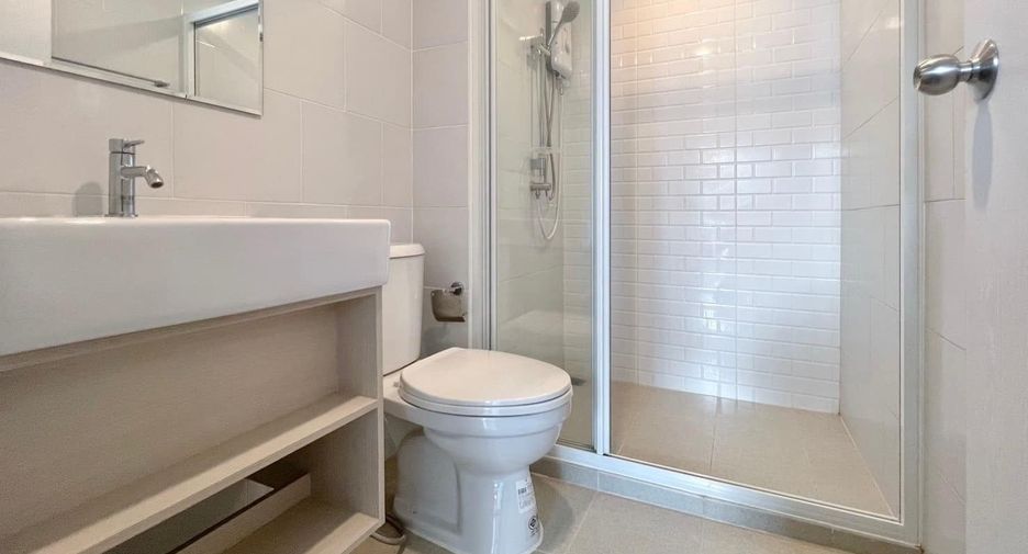 Wohnung zur Miete mit 1 Zimmer in Wang Thonglang, Bangkok