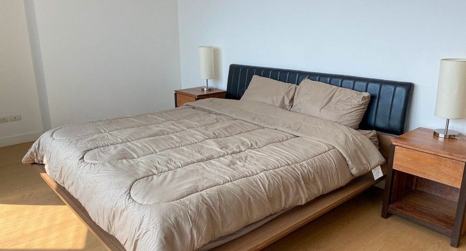 For rent 3 bedrooms condo in Khlong Toei, Bangkok