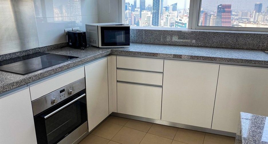 For rent 3 bedrooms condo in Khlong Toei, Bangkok