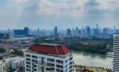 For rent 3 bedrooms condo in Khlong Toei, Bangkok