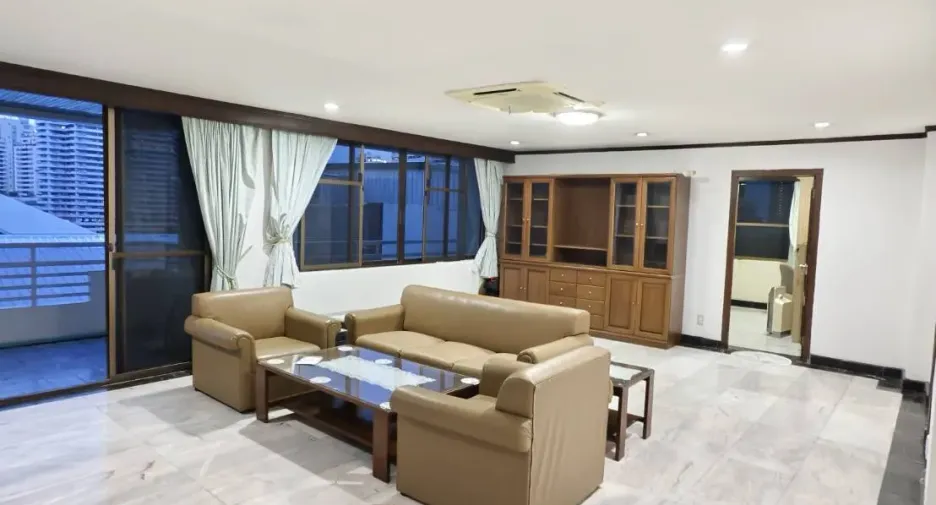 For rent 2 bedrooms condo in Khlong Toei, Bangkok