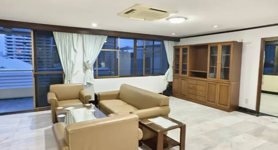 For rent 2 bedrooms condo in Khlong Toei, Bangkok