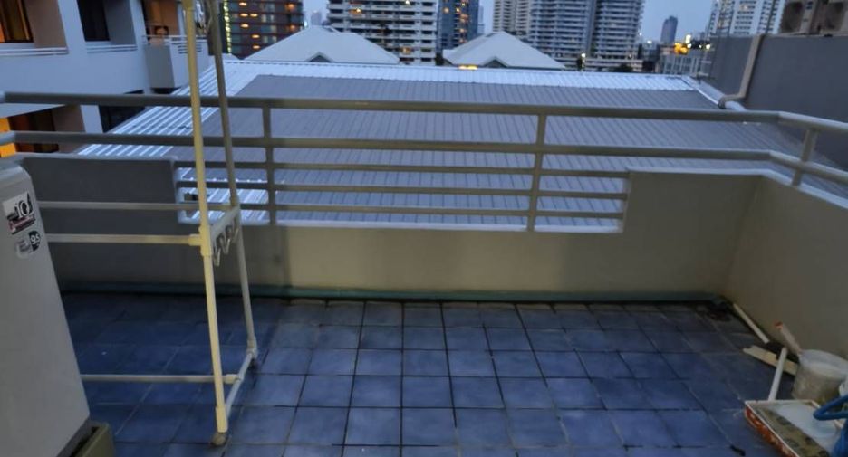 For rent 2 bedrooms condo in Khlong Toei, Bangkok