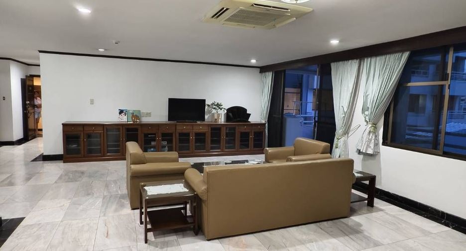 For rent 2 bedrooms condo in Khlong Toei, Bangkok