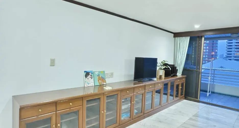 For rent 2 bedrooms condo in Khlong Toei, Bangkok