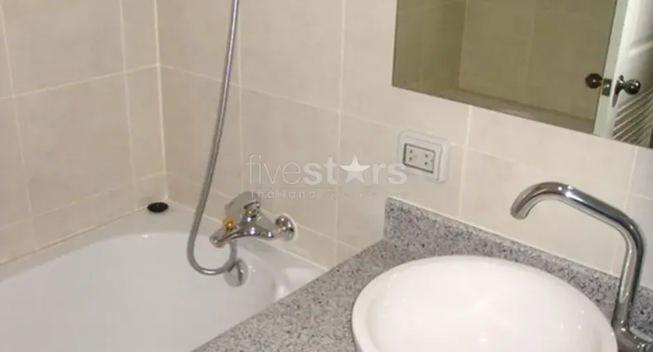 Condo en alquiler de 2 habitaciones en Khlong Toei, Bangkok