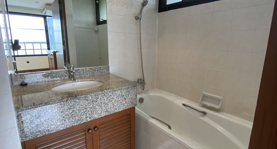 For rent 2 bedrooms apartment in Khlong Toei, Bangkok