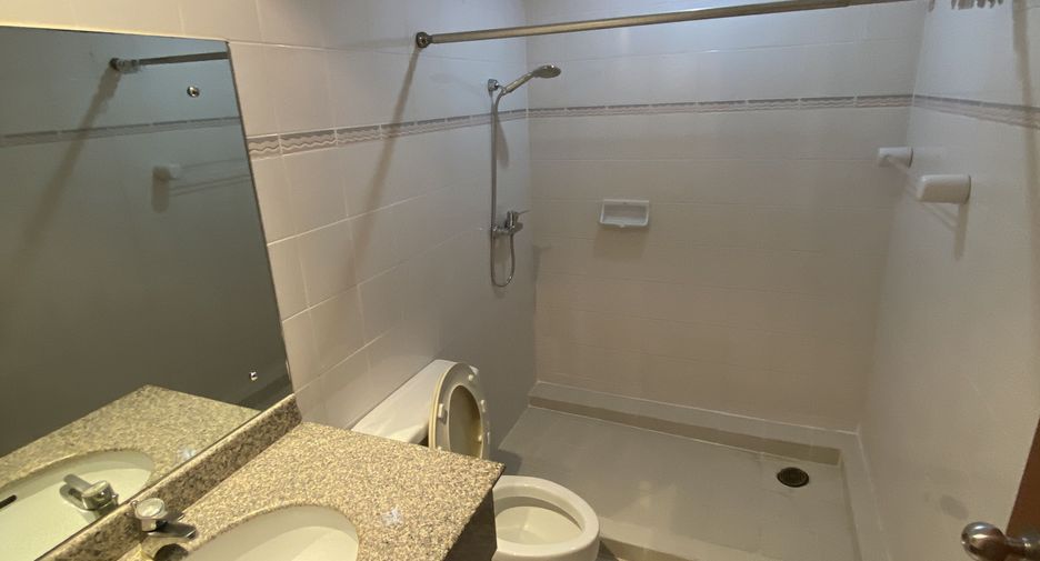 For rent 2 bedrooms apartment in Khlong Toei, Bangkok