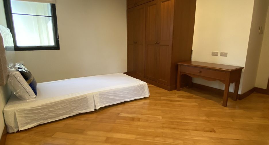 For rent 2 bedrooms apartment in Khlong Toei, Bangkok