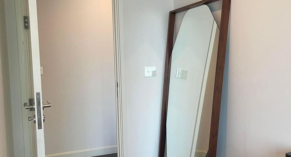 For rent 2 bedrooms condo in Pathum Wan, Bangkok