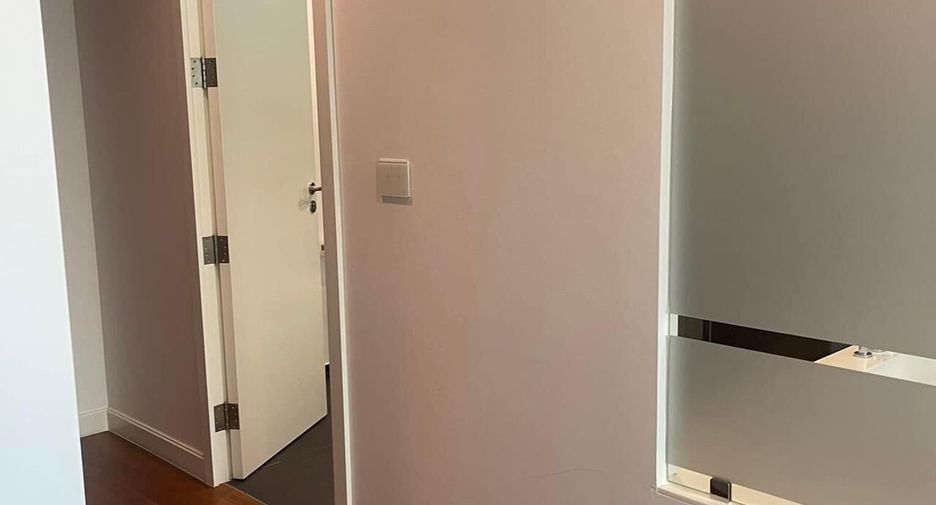 For rent 2 bedrooms condo in Pathum Wan, Bangkok