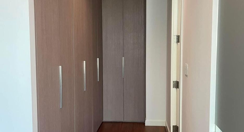 For rent 2 bedrooms condo in Pathum Wan, Bangkok
