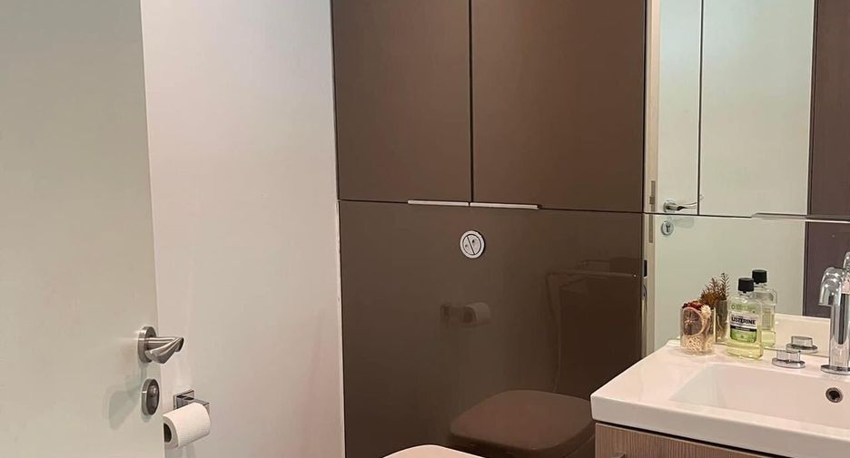 For rent 2 bedrooms condo in Pathum Wan, Bangkok
