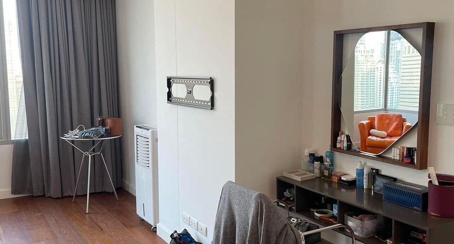 For rent 2 bedrooms condo in Pathum Wan, Bangkok