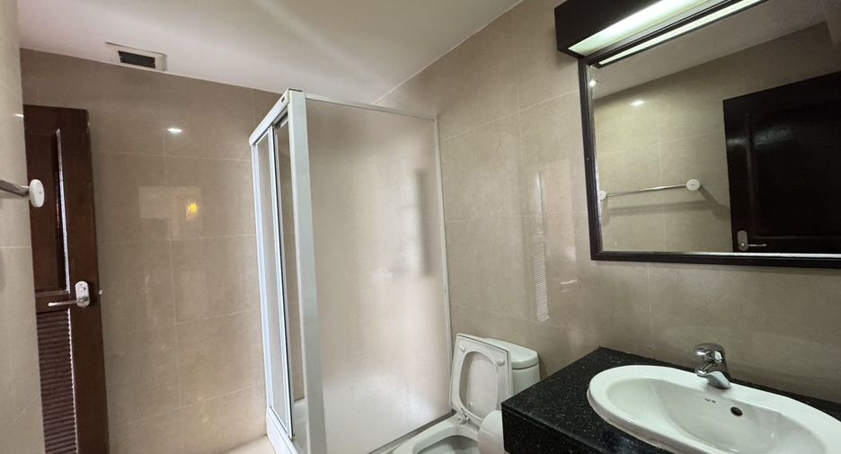 Condo en alquiler de 3 habitaciones en Watthana, Bangkok