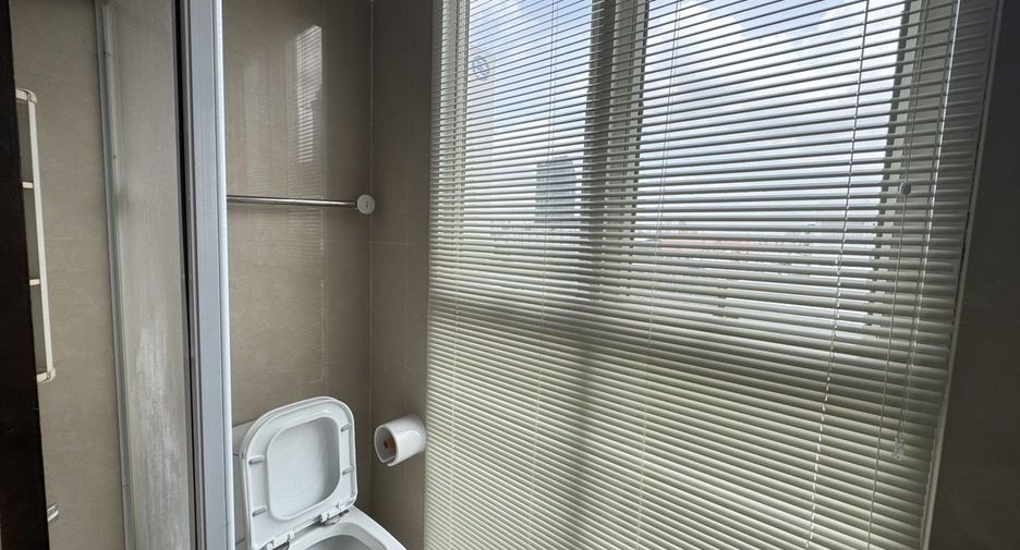 Condo en alquiler de 3 habitaciones en Watthana, Bangkok
