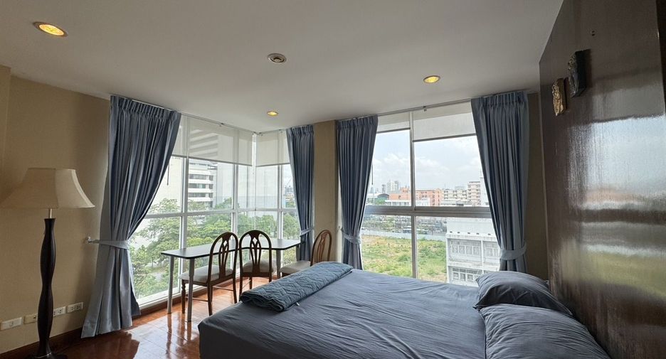 Condo en alquiler de 3 habitaciones en Watthana, Bangkok