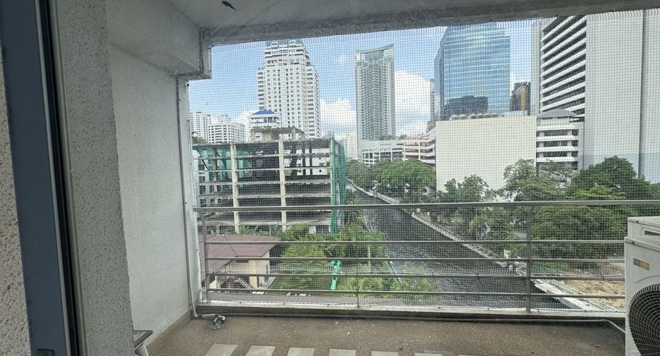 Condo en alquiler de 3 habitaciones en Watthana, Bangkok
