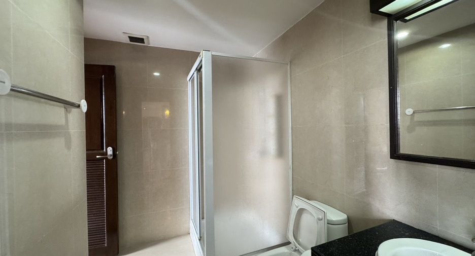 Condo en alquiler de 3 habitaciones en Watthana, Bangkok