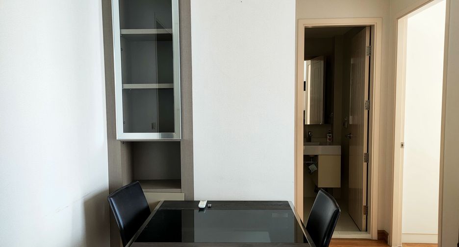 For rent 2 bedrooms condo in Phra Khanong, Bangkok