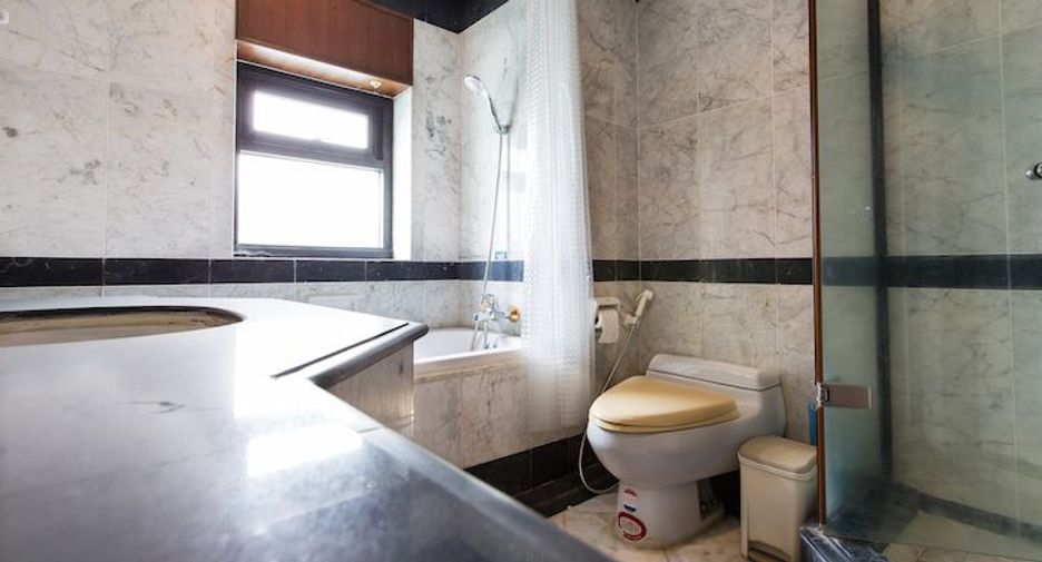 For rent 2 bedrooms condo in Sathon, Bangkok