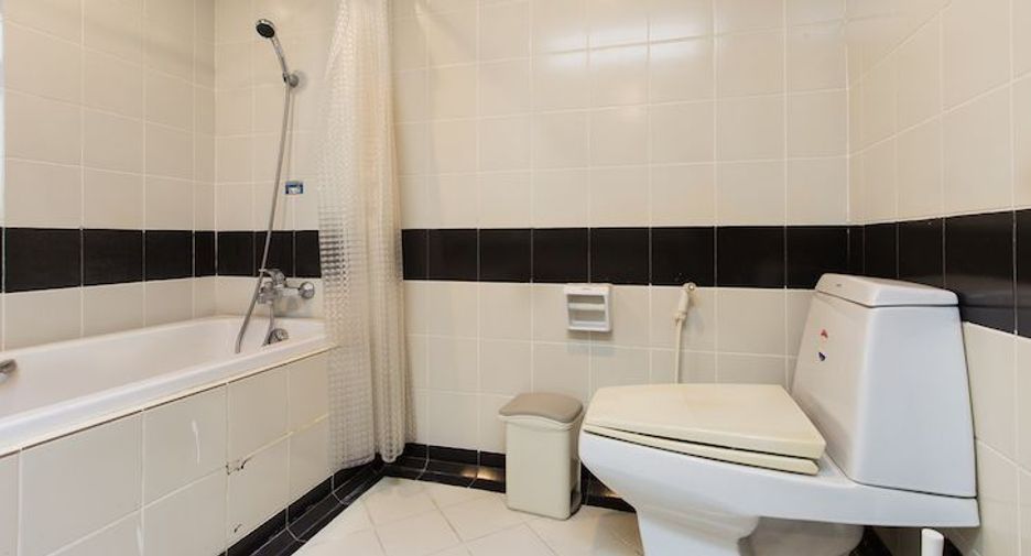 For rent 2 bedrooms condo in Sathon, Bangkok