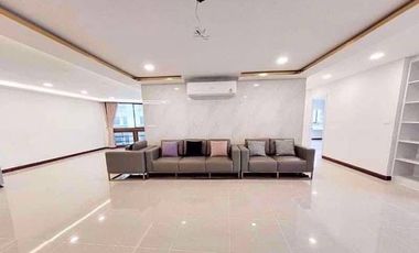 Condo en alquiler de 3 habitaciones en Khlong Toei, Bangkok