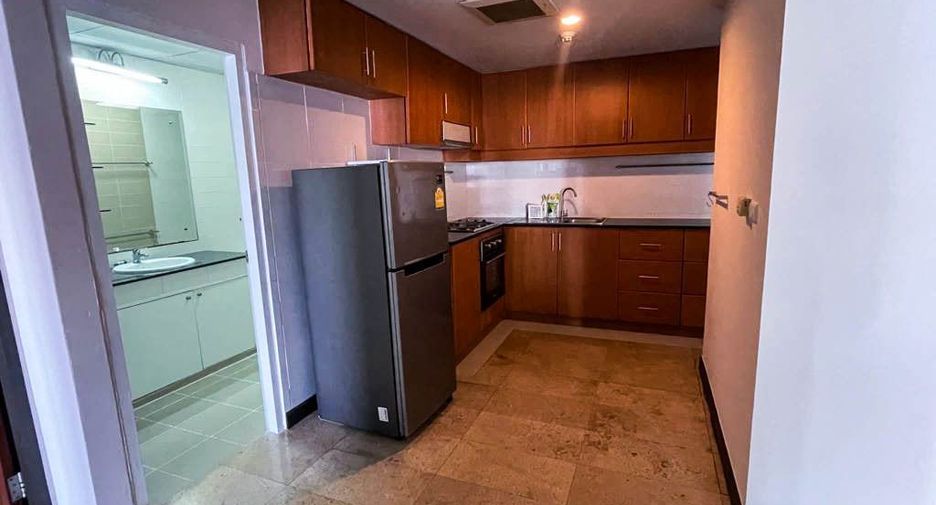 For rent 2 bedrooms condo in Watthana, Bangkok
