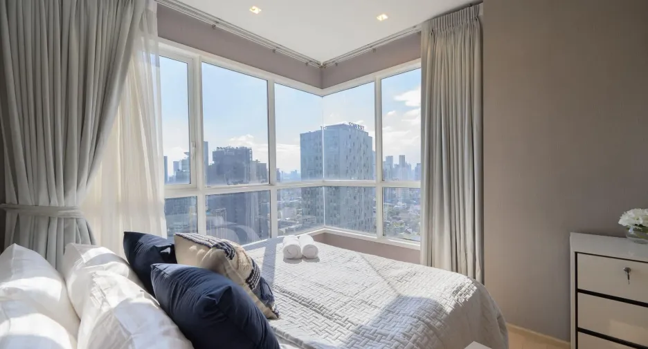For rent 2 bedrooms condo in Watthana, Bangkok