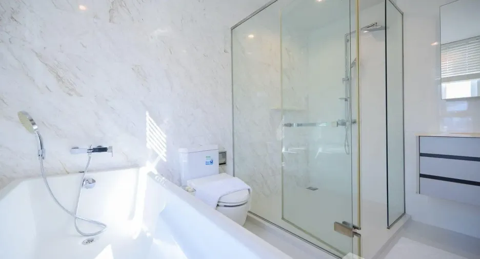 For rent 2 bedrooms condo in Watthana, Bangkok