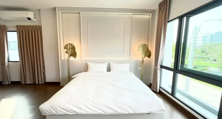 Casa en alquiler de 6 habitaciones en Bang Phli, Samut Prakan