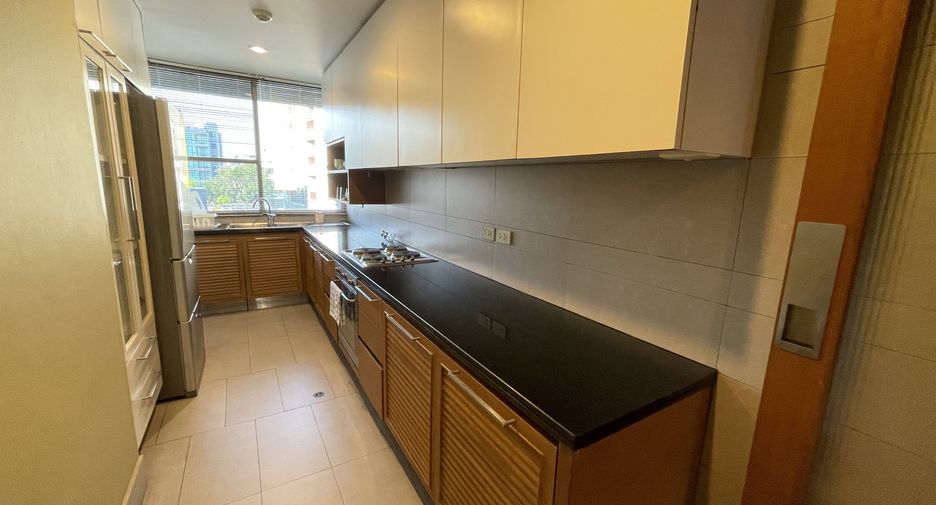For rent 2 bedrooms condo in Khlong Toei, Bangkok