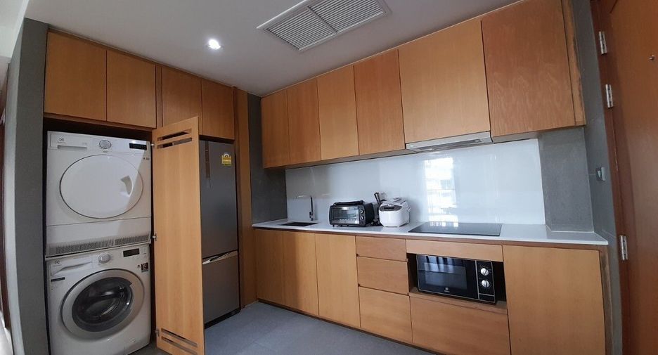 For rent 2 bedrooms apartment in Watthana, Bangkok