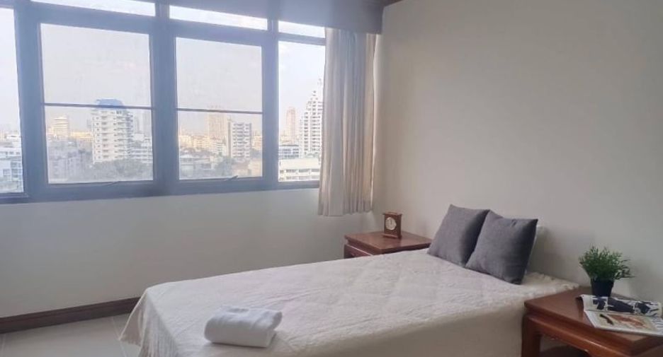 For rent 2 bedrooms condo in Watthana, Bangkok