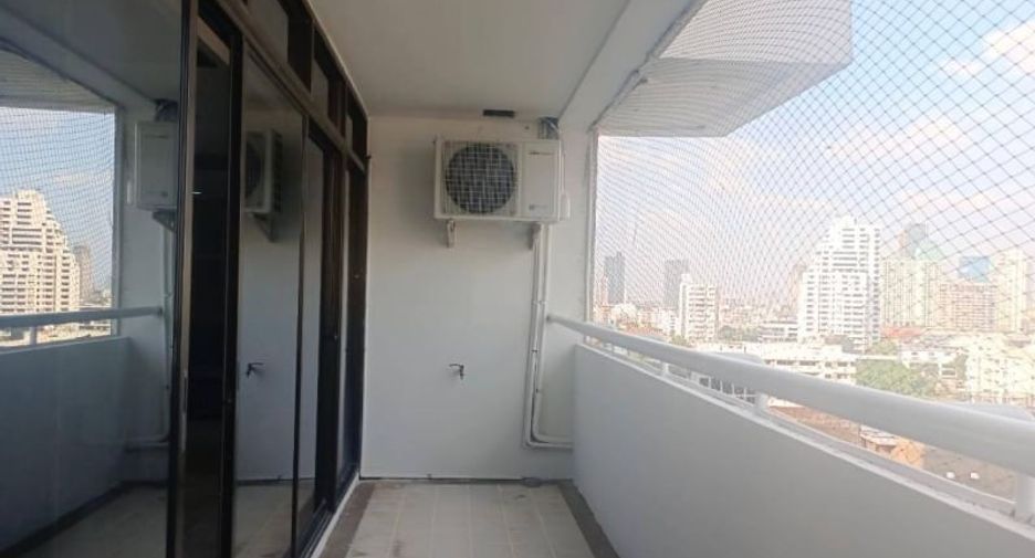 For rent 2 bedrooms condo in Watthana, Bangkok
