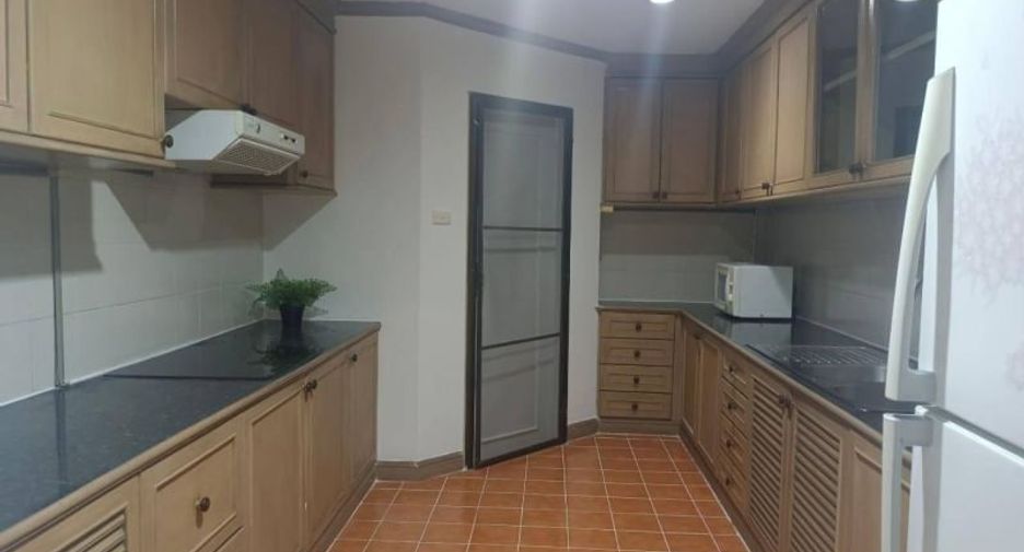 For rent 2 bedrooms condo in Watthana, Bangkok