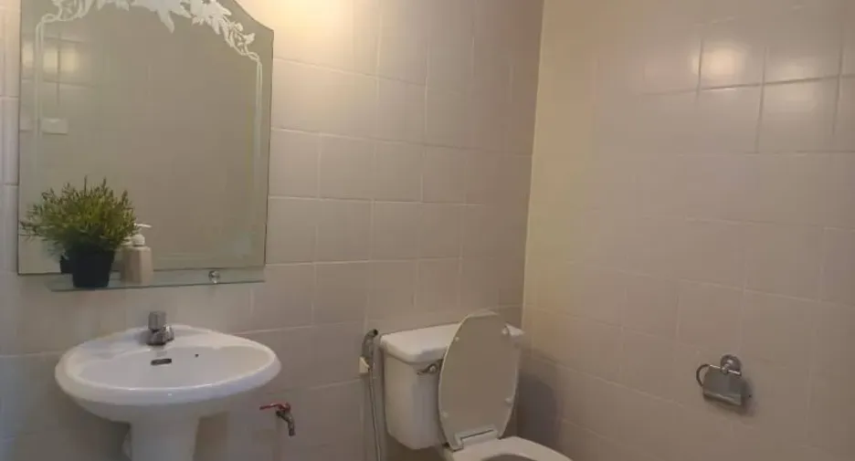 For rent 2 ベッドルーム condo in Watthana, Bangkok