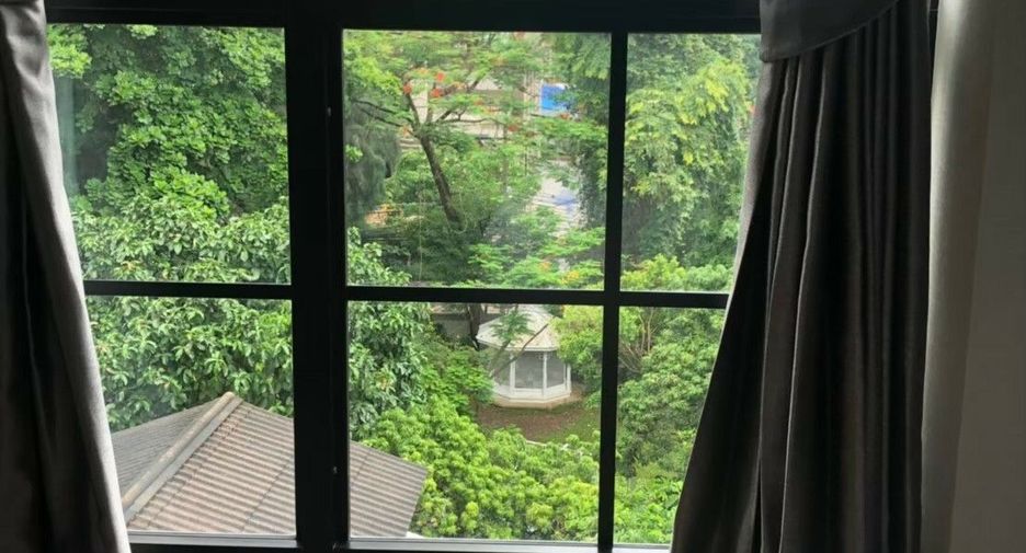For rent 2 bedrooms condo in Pathum Wan, Bangkok