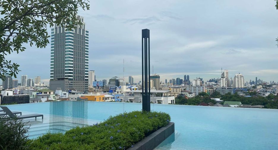 For rent studio condo in Phaya Thai, Bangkok