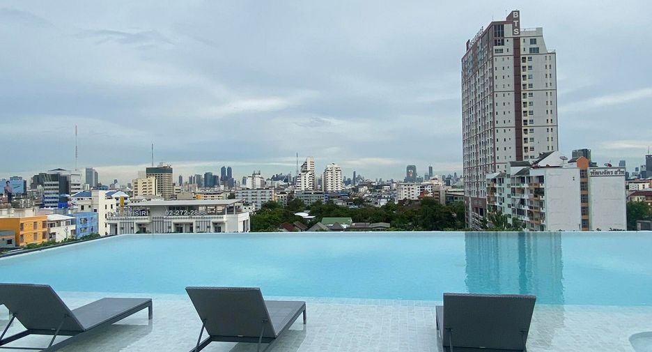For rent studio condo in Phaya Thai, Bangkok