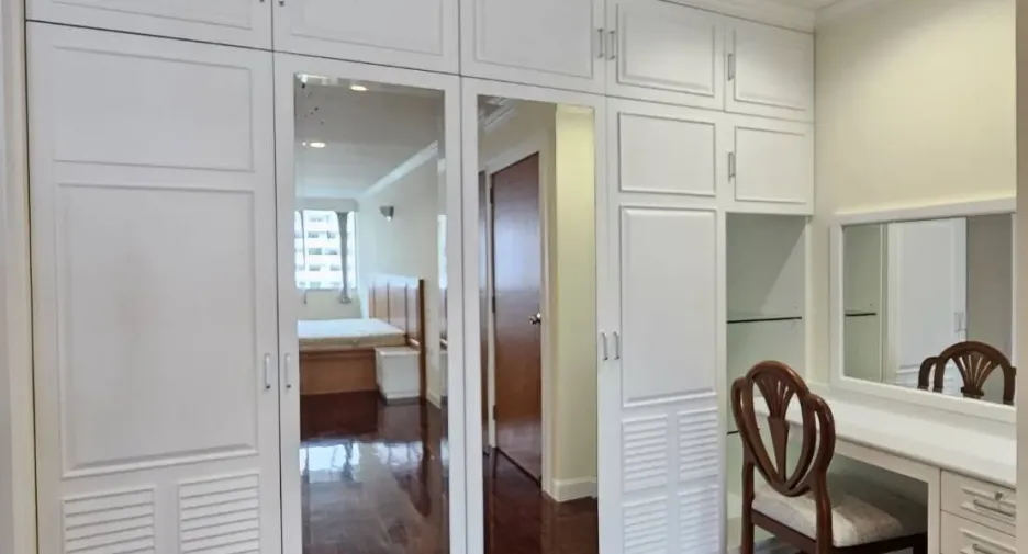 Condo en alquiler de 3 habitaciones en Watthana, Bangkok