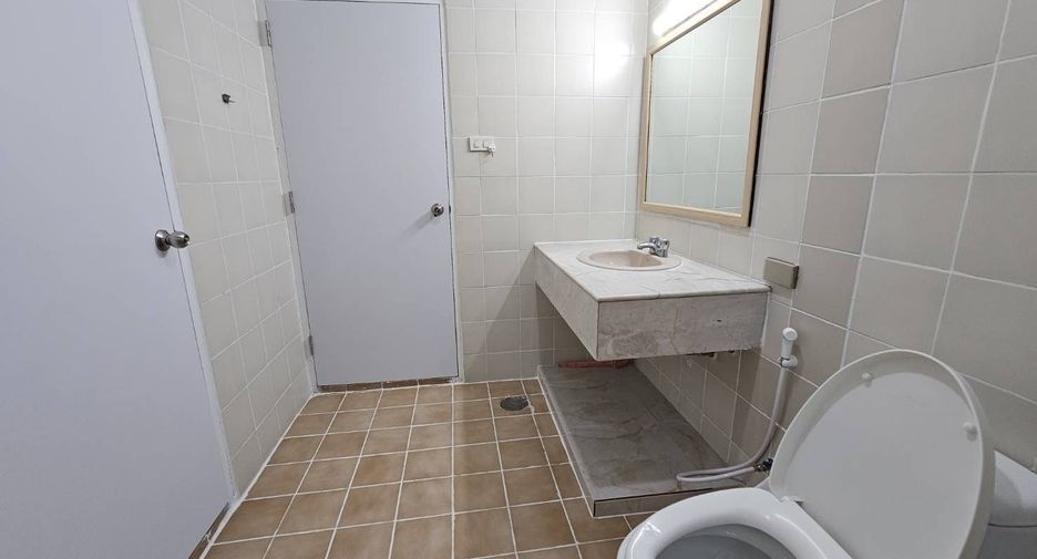Condo en alquiler de 3 habitaciones en Watthana, Bangkok