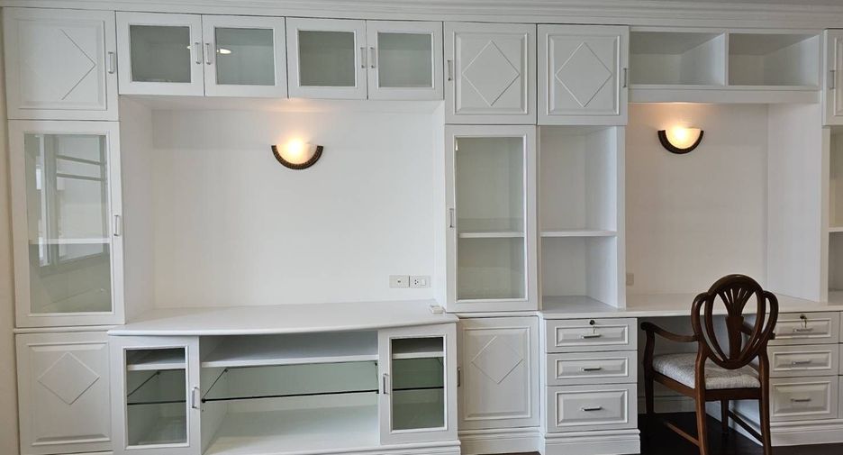 Condo en alquiler de 3 habitaciones en Watthana, Bangkok
