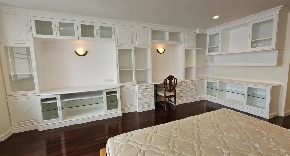 Condo en alquiler de 3 habitaciones en Watthana, Bangkok