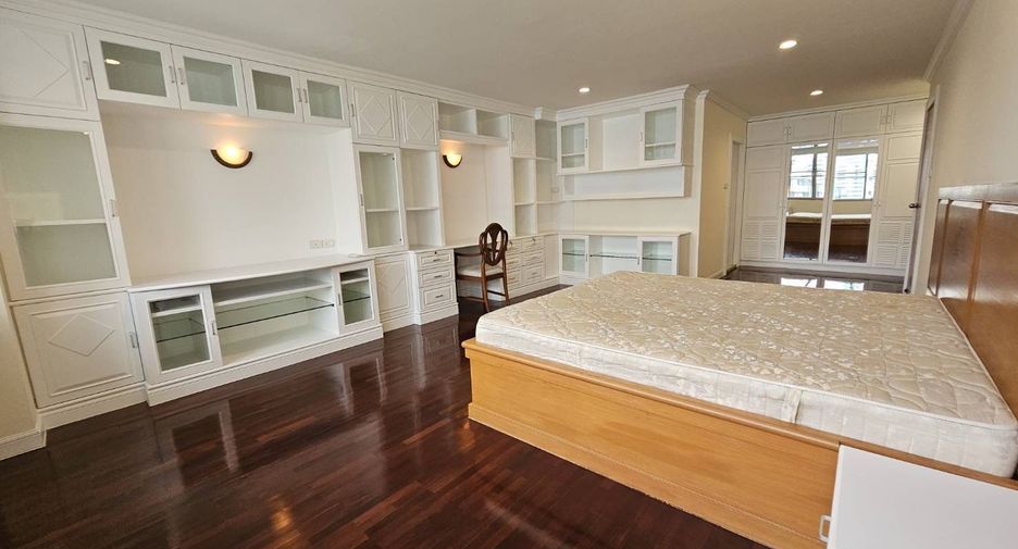 Condo en alquiler de 3 habitaciones en Watthana, Bangkok